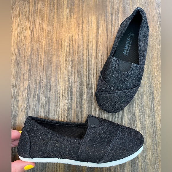 GIRL SHINY GLITTER CANVAS SHOES FLATS CUTE FASHION SLIP ON NEW BLACK - Picture 2 of 2